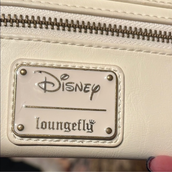 Winnie the Pooh Cream Clutch Wallet Loungefly & Disney Hard Tag VERY RARE - Picture 14 of 16